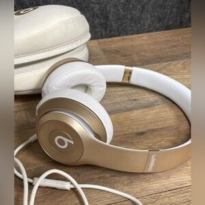 Beats by Dr. Dre Solo Wireless On Ear‎ Headphones Rose Gold